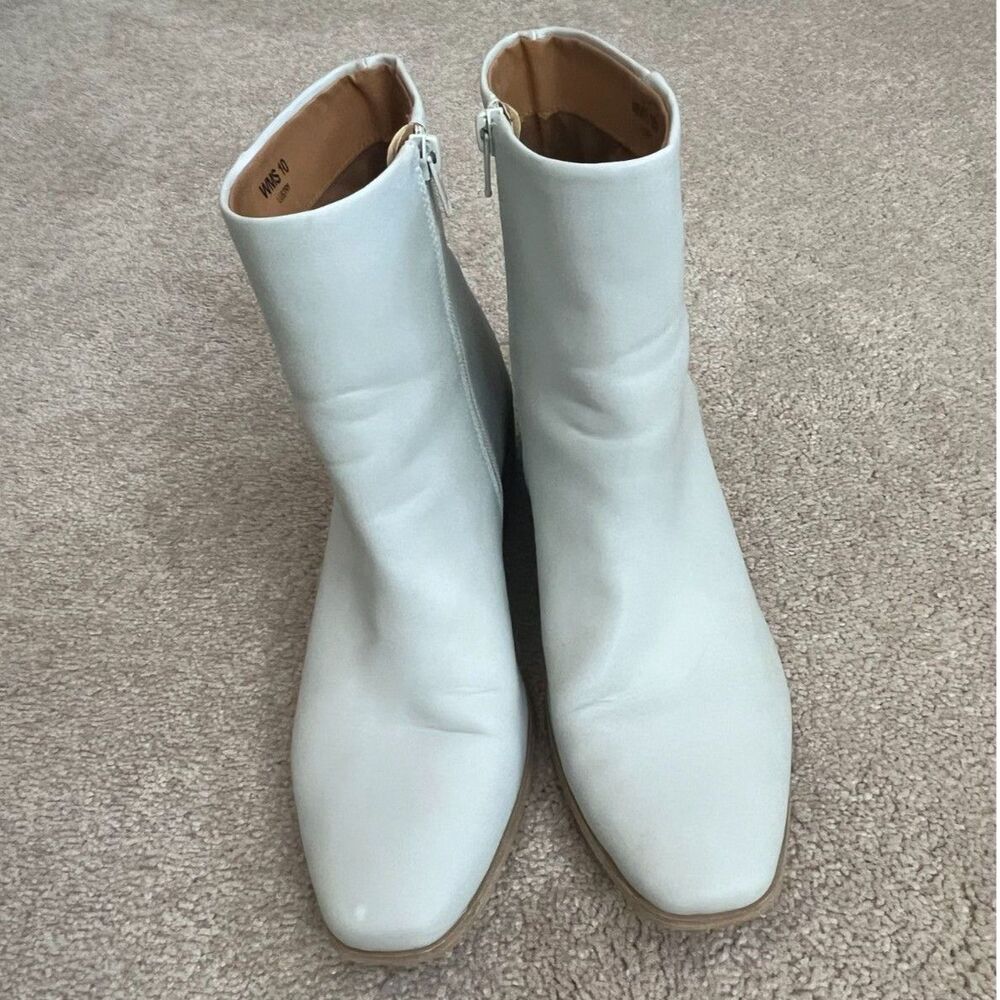DV Dolce Vita Women's Light Gray/Off White Ankle Booties Stacked 2" Heel Size 10